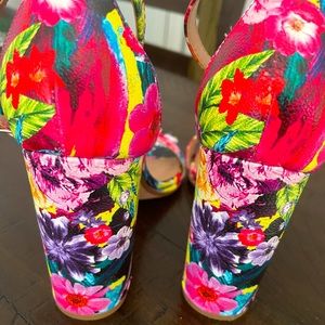 Steve Madden shoes flower